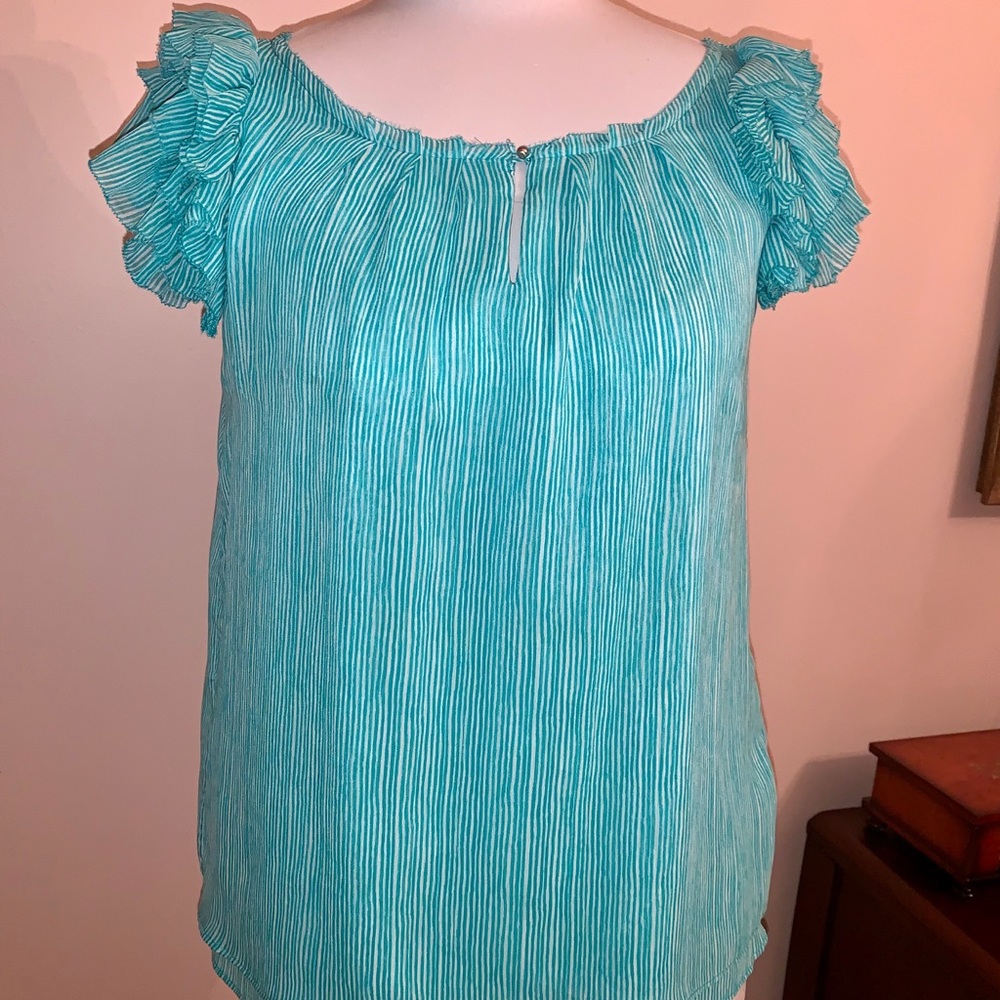 BR Soft flutter sleeve top